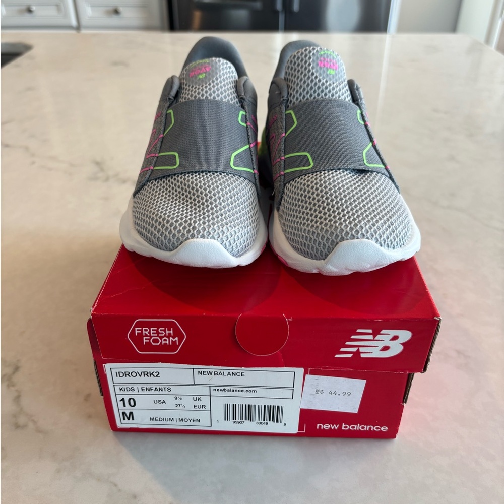 New Balance Gray and Pink Sneakers Modern Athletic Design
